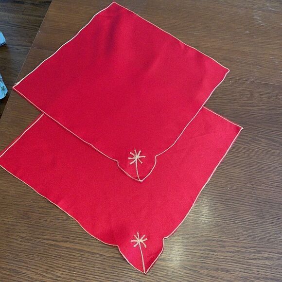 Set of 5 Vtg mid Century red nylon or polyester Christmas or Holiday napkins - Picture 3 of 6